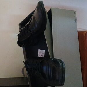 Kenneth Cole Men's size 9 med